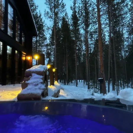 Ferienhaus Snow&pine Log Levi With Sauna & Hot Tub Kittilä