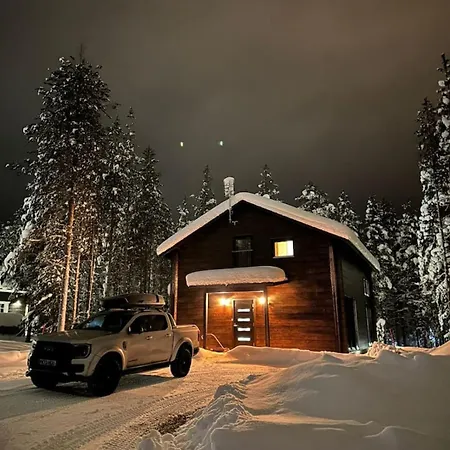 Snow&pine Log Levi With Sauna & Hot Tub Ferienhaus Kittilä