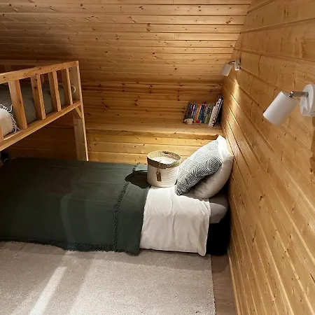 Snow&pine Log Levi With Sauna & Hot Tub Ferienhaus Kittilä